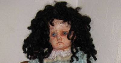 11 Things Found In Antique Shops That Will Haunt All Your Dreams