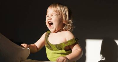 This Heartbreaking Video Of A 2-Year-Old Pulling At Her Overdosed Mother&rsquo;s Arm Is Saddening