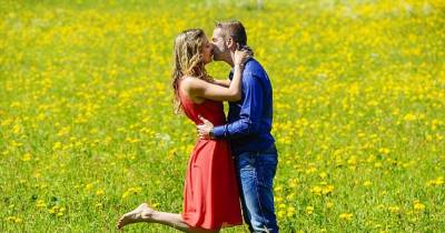5 Things Men Do When They&rsquo;re Truly In Love