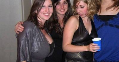 14 Random People Caught Publicly In Awkward Positions
