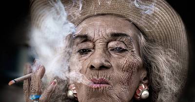 102 Years Old Woman Smokes 20 Cigarettes A Day For 75 Years!!