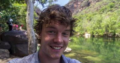 Selfie Addiction Lands This Guy A Job That Allows Him To Travel The World