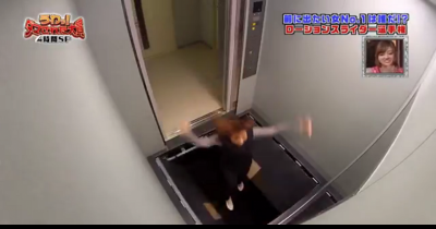 Crazy &ldquo;Elevator Trap&rdquo; Prank Scares The Crap Out Of Its Victims.