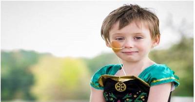 Father Captures Heartbreaking Pictures Of His Daughter To Show True Side Of Childhood Cancer