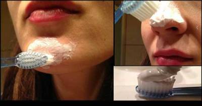 Why She Is Rubbing Her Toothbrush On Her Face? This Lifehack Is Awesome.