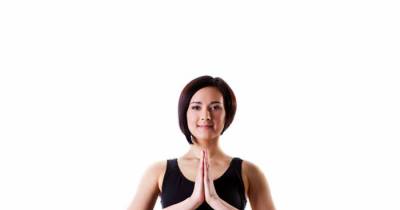 Do These 7 Stretches The Moment You Get Out Of Bed To Burn Belly Fat All Day Long