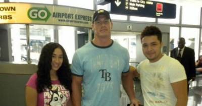 15 Candid Pics Of Fans Meeting Wrestlers The WWE Doesn&rsquo;t Want You To See
