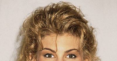15 Celebrities Who Never Age!