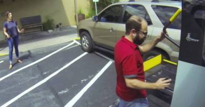 Woman Illegally Parked In Restaurant&rsquo;s Handicap Space, Disability Van Driver Gets Ultimate Payback