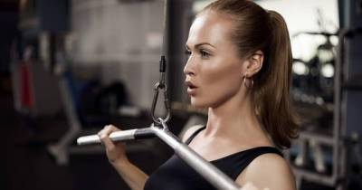 This Is What Happens To Your Skin When You Wear Makeup To The Gym