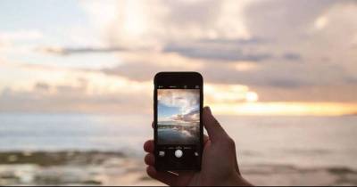 15 People Who Gave Their Lives For Their Cell Phones