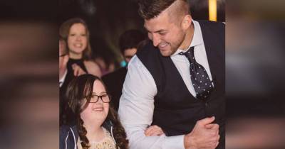Tim Tebow Attends Prom As Date For Girl With Special Needs, Then Surprises Thousands With Valentine&rsquo;s Day To Remember.