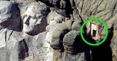 10 Mysteries Of Famous Icons That 90% Of People Don&rsquo;t Know About