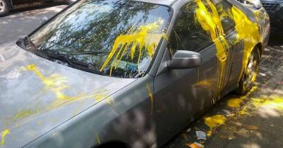 14 Ruthlessly Ridiculous Pics Of Pissed-Off People Just Trying To Get By