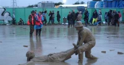 Things That Would Be Totally Unacceptable In Real Life, Are The Norm At Festivals
