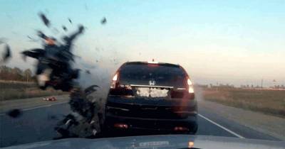 Shocking: Two Motorcycle's Slam Into Oncoming Traffic.