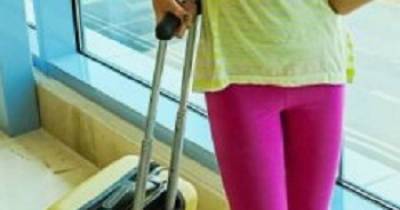Things You Should Never Wear On An Airplane