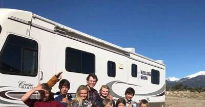 Couple Packs Up Their 12 Children And Roams The Country In Their RV