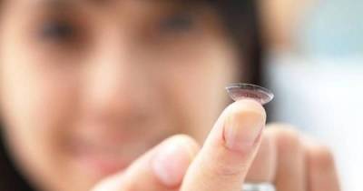 Woman Goes For a Simple Cataract Surgery And Doctor Finds 27 Contact Lenses Lodged In Her Eye!