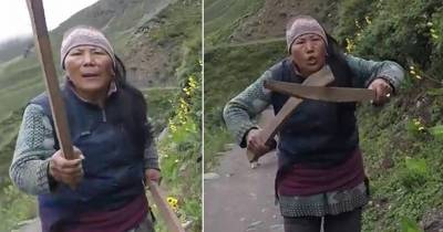 Nepalese Woman Chases British Tourists With Wooden Clubs After Complaining About Her Black Tea