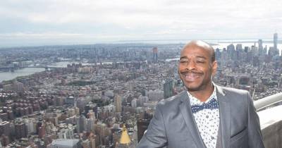This Incredible Artist Draws New York City In Detail From Memory After A 45 Minute Helicopter Ride