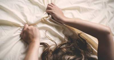 5 Reasons Women "Fake It" In Bed