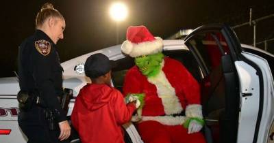 Boy Calls 911 To Stop The Grinch From Stealing Christmas