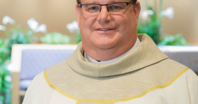 Wisconsin Priest Tells Parishioners He's Gay, Gets Ovation