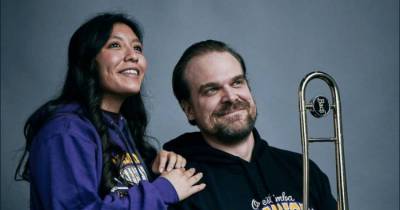 "Stranger Things" Actor David Harbour Loses Bet To A High School Teenager, Epically Poses For Teenager's Senior Year Pictures