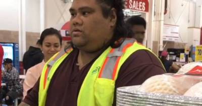 Sisters Adorably Mistake Costco Cashier For Maui From &lsquo;Moana,&rsquo; Sweet Guy Plays Along With It