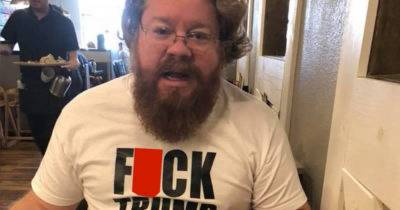 Texas Man Forced To Leave Restuarant Over His Anti-Trump Shirt, Gives Befitting Response To The Cops
