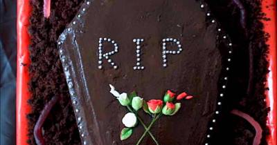 This Woman Said Goodbye To Her Youth By Holding A Funeral For Her 30th Birthday