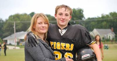 Teenage Son Fulfils Mom's Last Wish By Arranging His High School Graduation At The Hospital Chapel