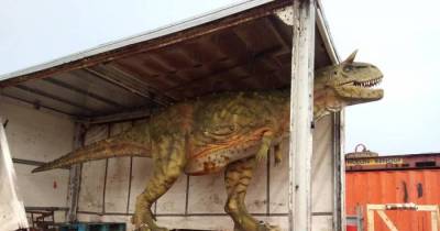 Dad Accidentally Orders A Life-Size 20 ft Dinosaur Toy For His 4-Year Old Son