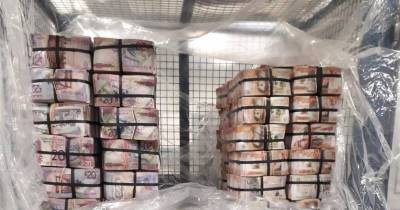 More Than 740 Criminals Arrested In UK As Police Raids A Fraud Gang Of Phone Messaging Service