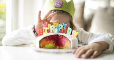 Teacher Points Out The Reason Why Parents Should Stop Letting Their Kid Hand Out Birthday Invites In Class