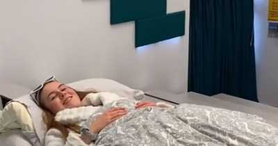 University Student Turns Up To 9:00 AM Lecture With Mattress And Bedding
