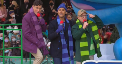 Emotional Moment When 'Blues Clues' Reunites Hosts for Song at Macy's Thanksgiving Day Parade