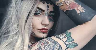 Children Fail To Recognise Mom After She Has 40 Tattoos Covered Up For Experiment