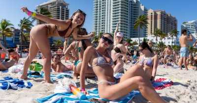 Spring Break Boozers Go Crazy As Students Attend Wild Beach Parties