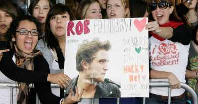 People Who Worship Celebrities Have Poor Cognitive Abilities, New Study Suggests