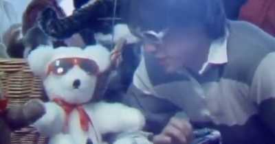 Old Footage Of 20-year-old Keanu Reeves Presenting Teddy Bear At Convention Proves We Don&rsquo;t Deserve Him