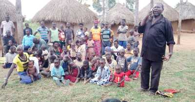 Man With 102 Kids Orders His 12 Wives To Take The Pill Because He "Can't Handle Any More"