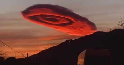 Bizarre UFO-like Cloud Formation Stuns Onlookers