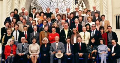 People Blown Away By Sheer Number Of Hollywood Celebrities In Classic Picture From 1980s