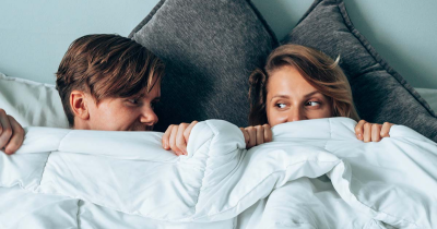 Relationship Expert Explains How Long You Should Wait Before Sleeping With Someone