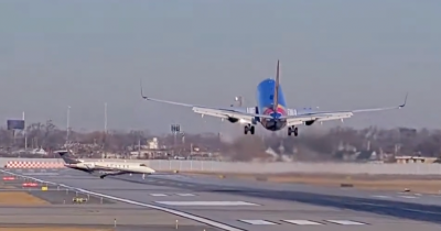 Shocking Footage Captures Southwest Plane's Near-Collision With Private Jet During Chicago Landing