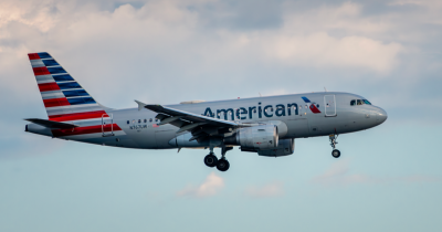 Airline Passenger Triggers Emergency Landing After Spotting Alarming Message On Another Traveler's Phone