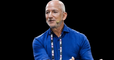 Jeff Bezos Once Called Amazon Customer Service During A Meeting &mdash; And Things Got Awkward Fast
