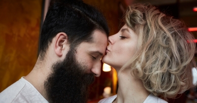 People Convinced That Forehead Kisses Now Carry A Much More Worrying Meaning